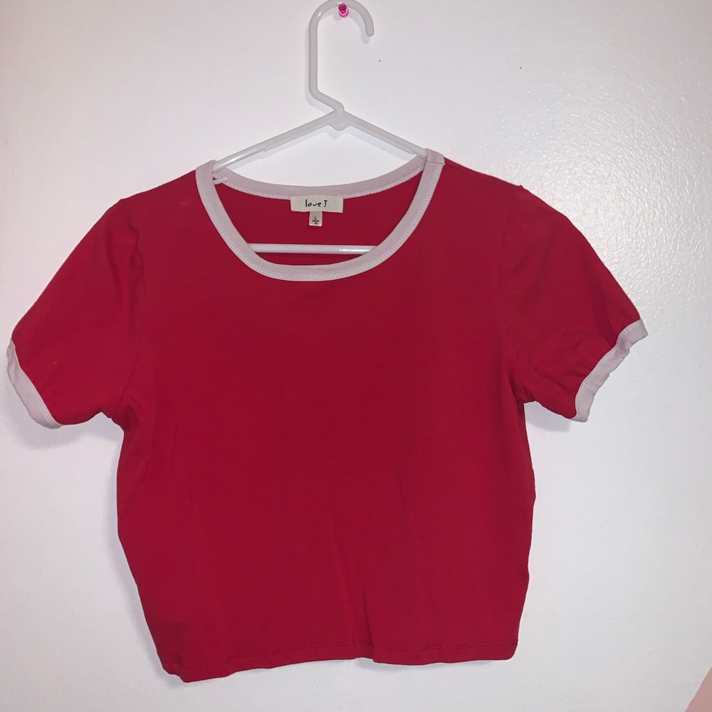 Red/Black crop tops🤍both